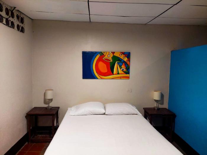 hostal harvest house