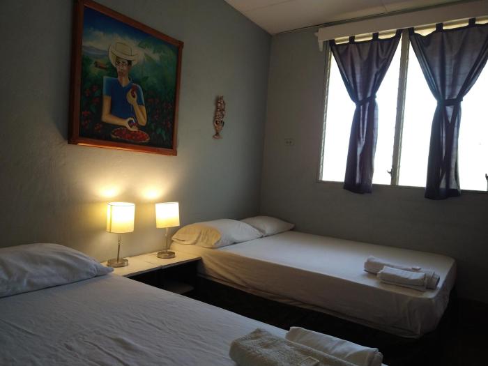 hostal harvest house