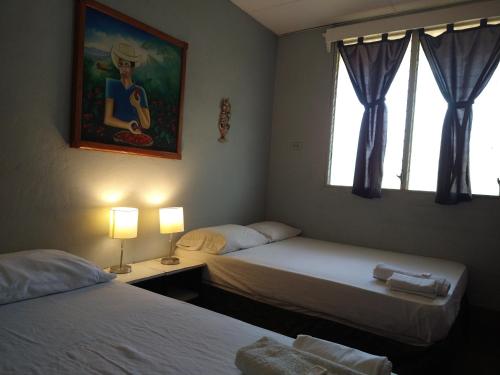 hostal harvest house