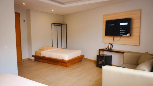 miracle hotel cianjur