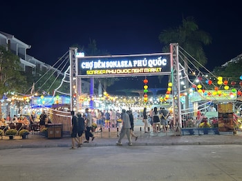 hana hotel sonasea night market phu quoc