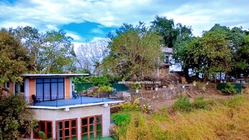 rocksana fortress yoga and retreat