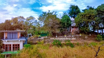 rocksana fortress yoga and retreat