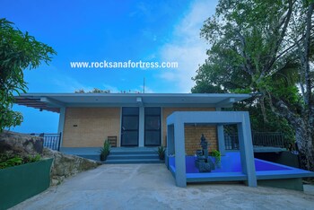 rocksana fortress yoga and retreat