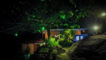 rocksana fortress yoga and retreat
