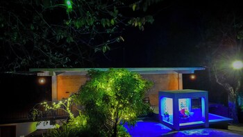 rocksana fortress yoga and retreat