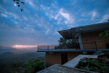 rocksana fortress yoga and retreat