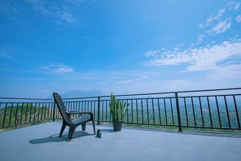 rocksana fortress yoga and retreat