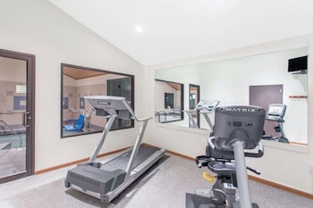 dodgeville inn and suites