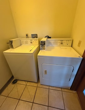 dodgeville inn and suites