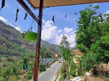 Kedar Chaukhamba Homestay,,2 star