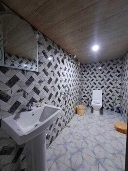 Kedar Chaukhamba Homestay,,2 star