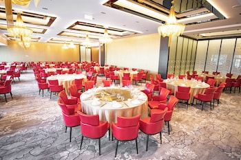 yoho treasure island hotel rivage continental