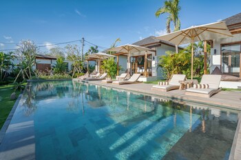 Ehoa Nyanyi Beach Boutique Hotel,,4 star