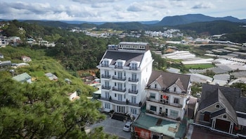 Hill Side Town Hotel,,3 star