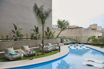 zeus piraeus grand