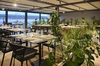 zeus piraeus grand