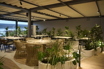 zeus piraeus grand