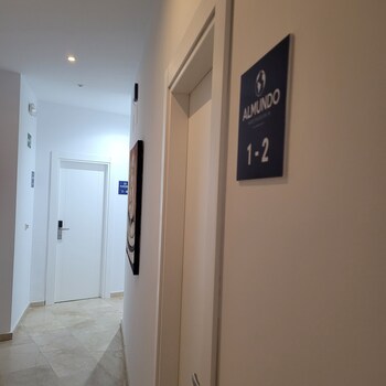 hospederia almundo by alexandra realty