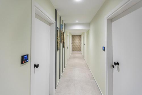 ernest suites psiri