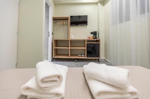 ernest suites psiri
