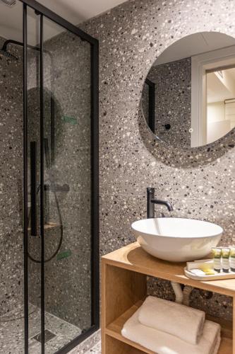 ernest suites psiri