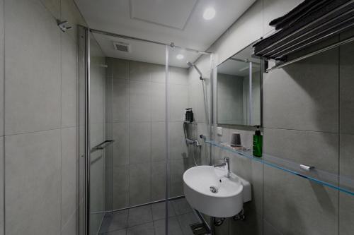 base layer hotel fukuoka