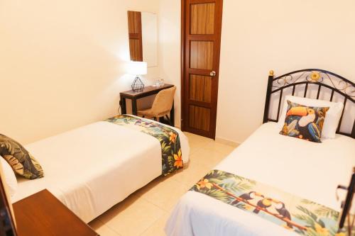 hotel plaza los tucanes