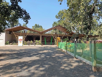 signum resort umaria bandhavgarh