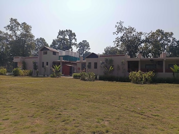 signum resort umaria bandhavgarh