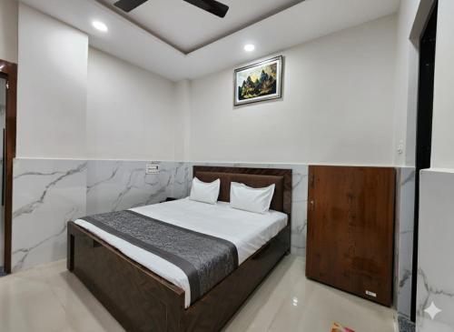 hotel the orchid plaza
