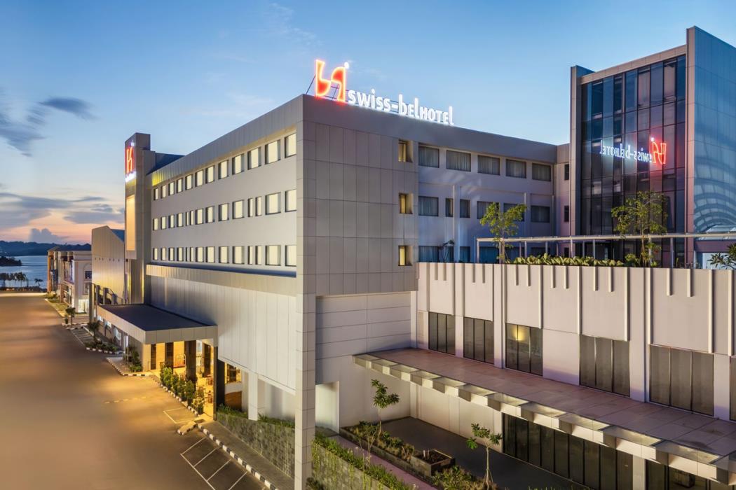 grand swiss belhotel harbour bay