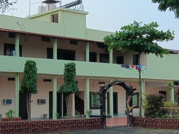 Midway Treat Gopalpura,,2 star