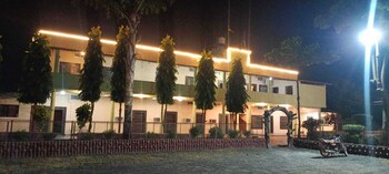 midway treat gopalpura