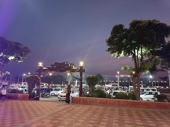 midway treat gopalpura