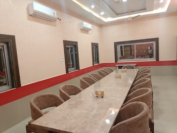 Midway Treat Gopalpura,,2 star