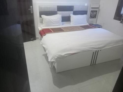 anaya guest house and restaurant etah
