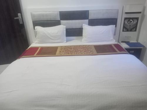anaya guest house and restaurant etah