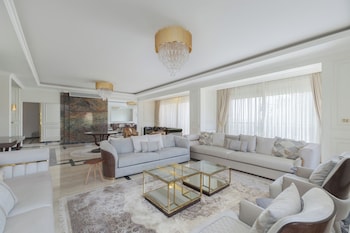 alsawah grand palace at sheikh zayed 6br pool and private garden