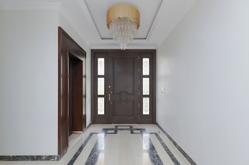 Alsawah Grand Palace At Sheikh Zayed - 6Br, Pool & Private Garden,,4 star