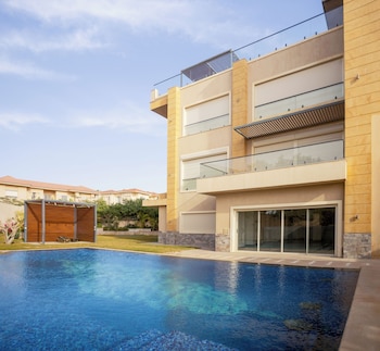 Alsawah Grand Palace At Sheikh Zayed - 6Br, Pool & Private Garden,,4 star
