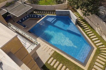 Alsawah Grand Palace At Sheikh Zayed - 6Br, Pool & Private Garden,,4 star