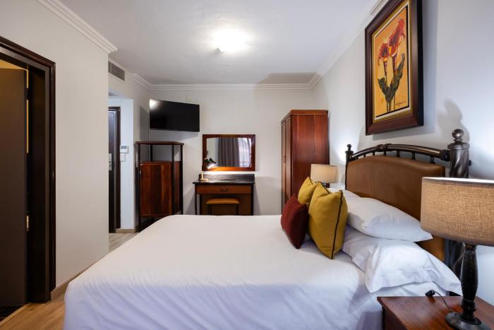 basdenwood hotel