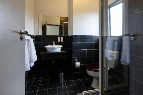 basdenwood hotel