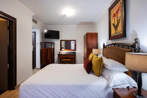 basdenwood hotel