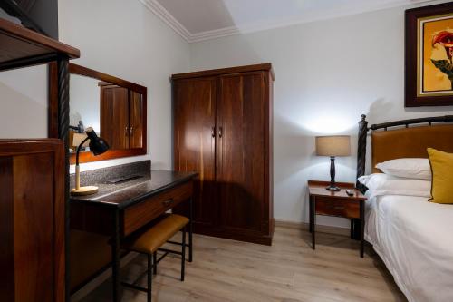 basdenwood hotel
