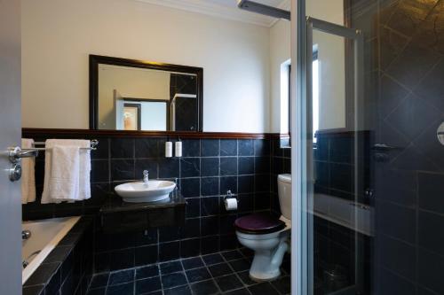 basdenwood hotel