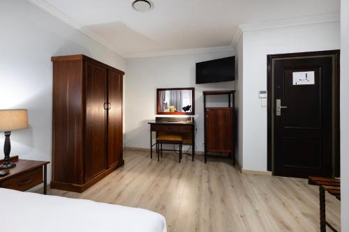basdenwood hotel