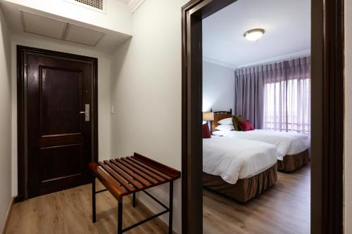 basdenwood hotel