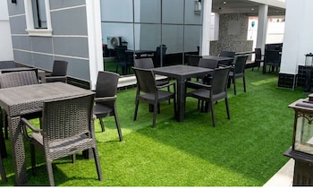 pinnacle castle hotel asaba